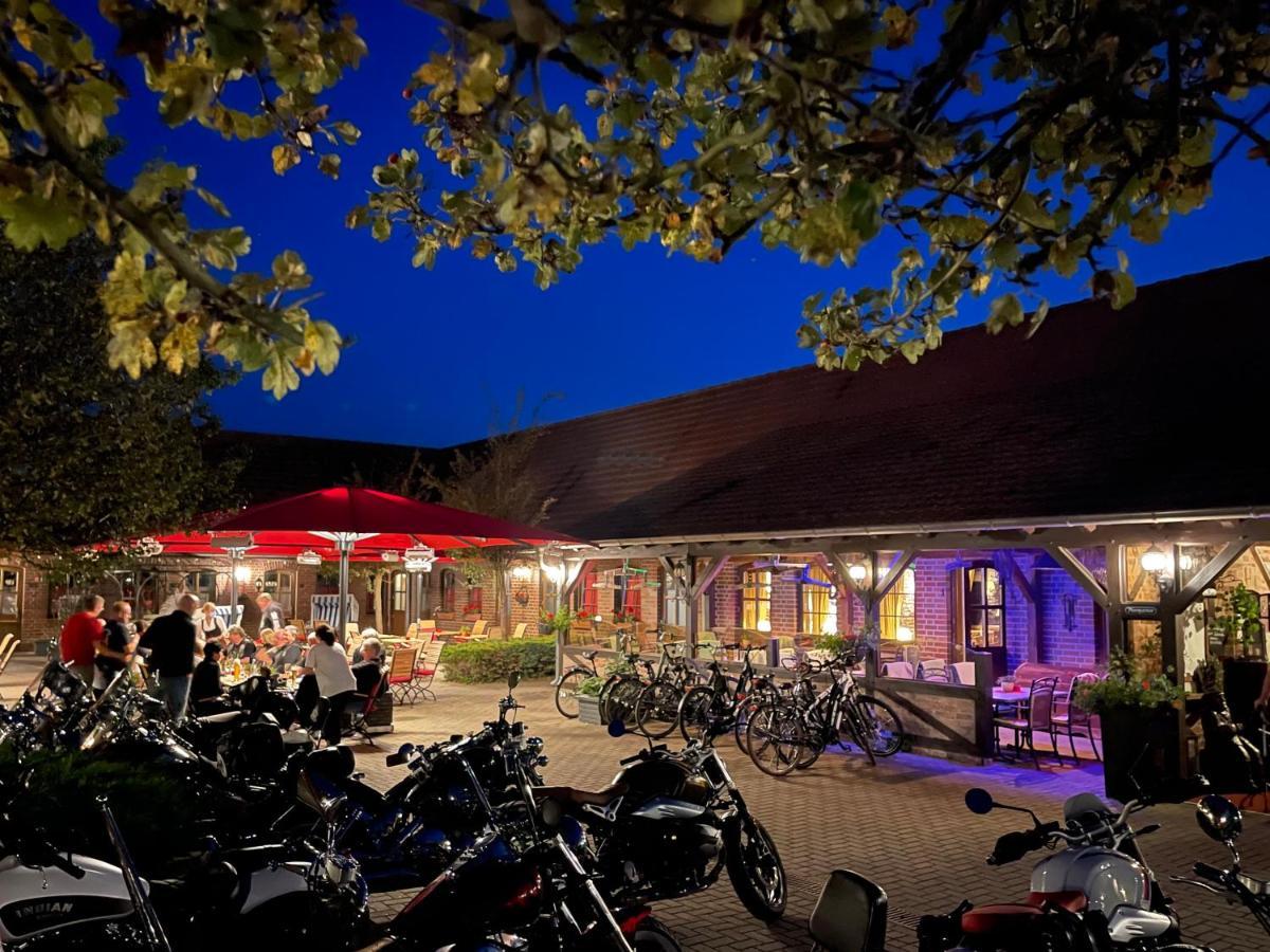 Landhotel Zur Schmiede เกอห์เรน-เลบบิน ภายนอก รูปภาพ