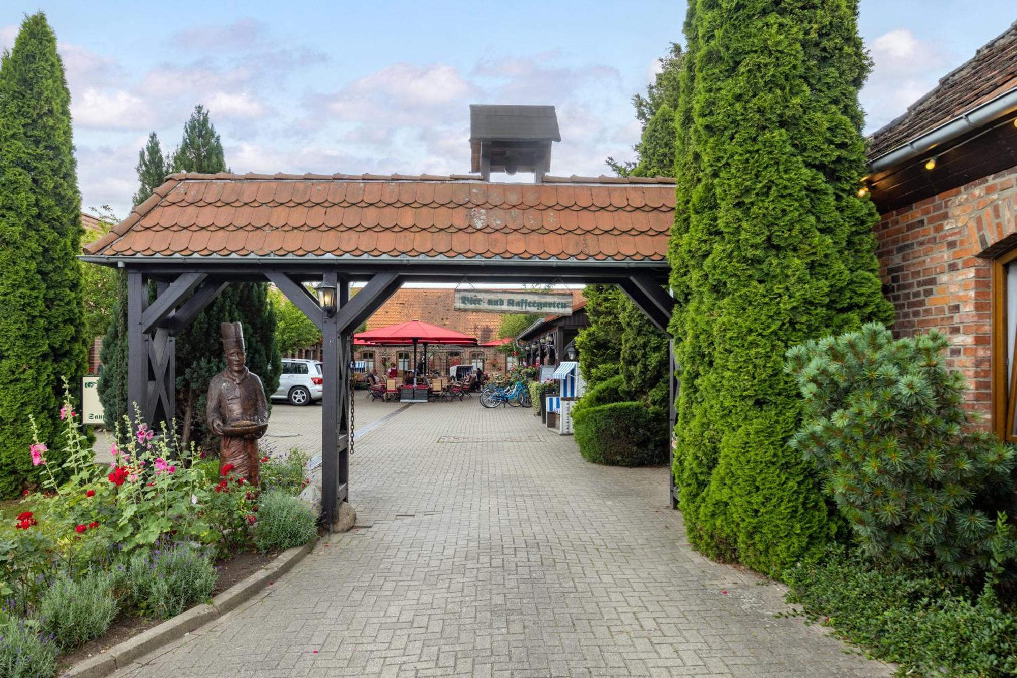 Landhotel Zur Schmiede เกอห์เรน-เลบบิน ภายนอก รูปภาพ
