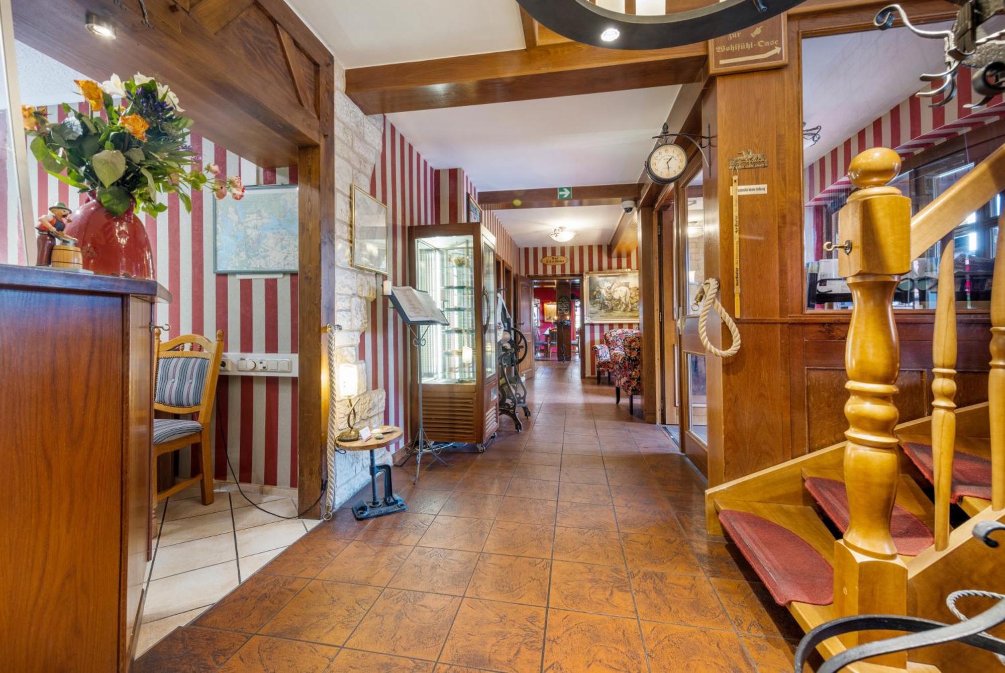 Landhotel Zur Schmiede เกอห์เรน-เลบบิน ภายนอก รูปภาพ
