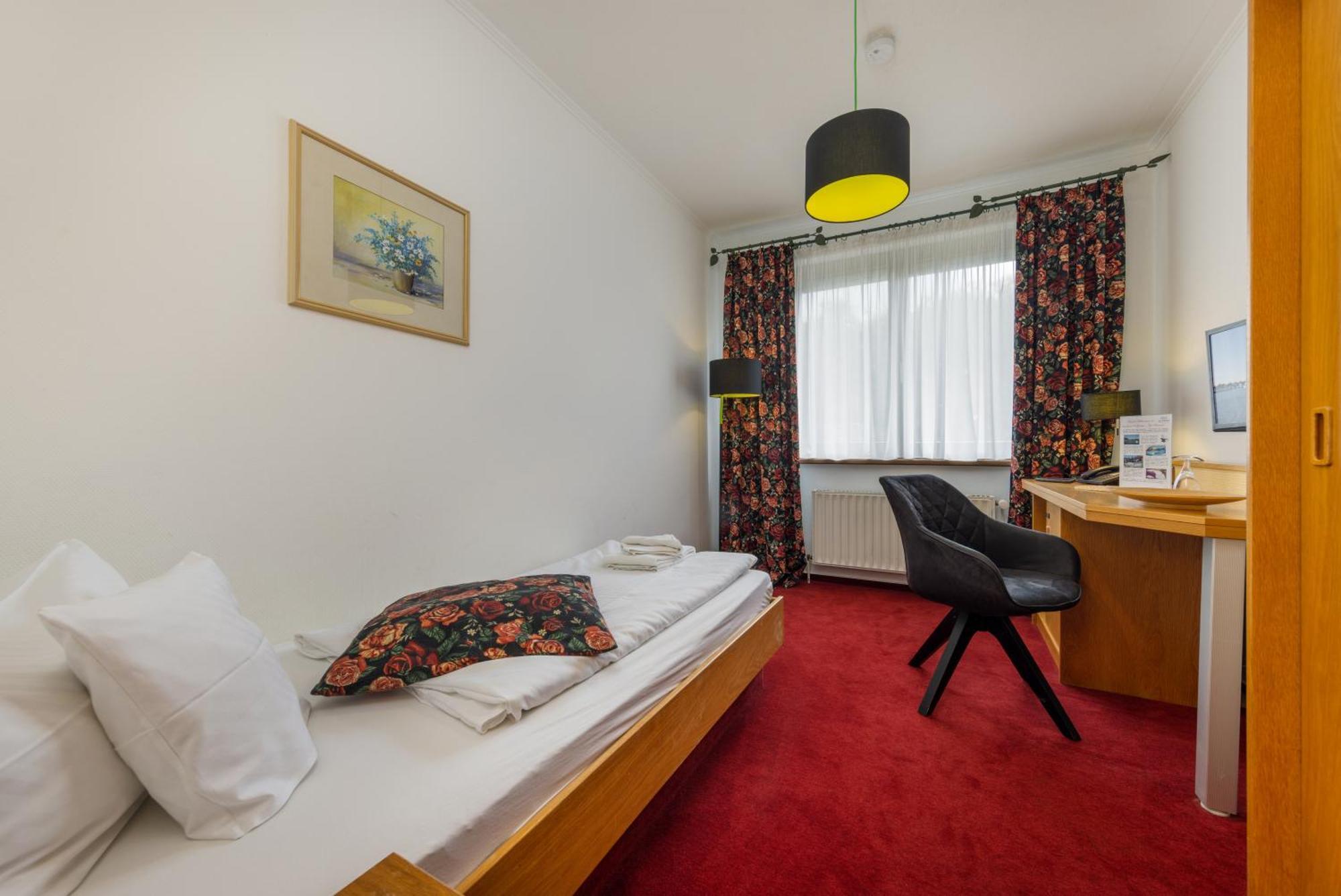 Landhotel Zur Schmiede เกอห์เรน-เลบบิน ภายนอก รูปภาพ