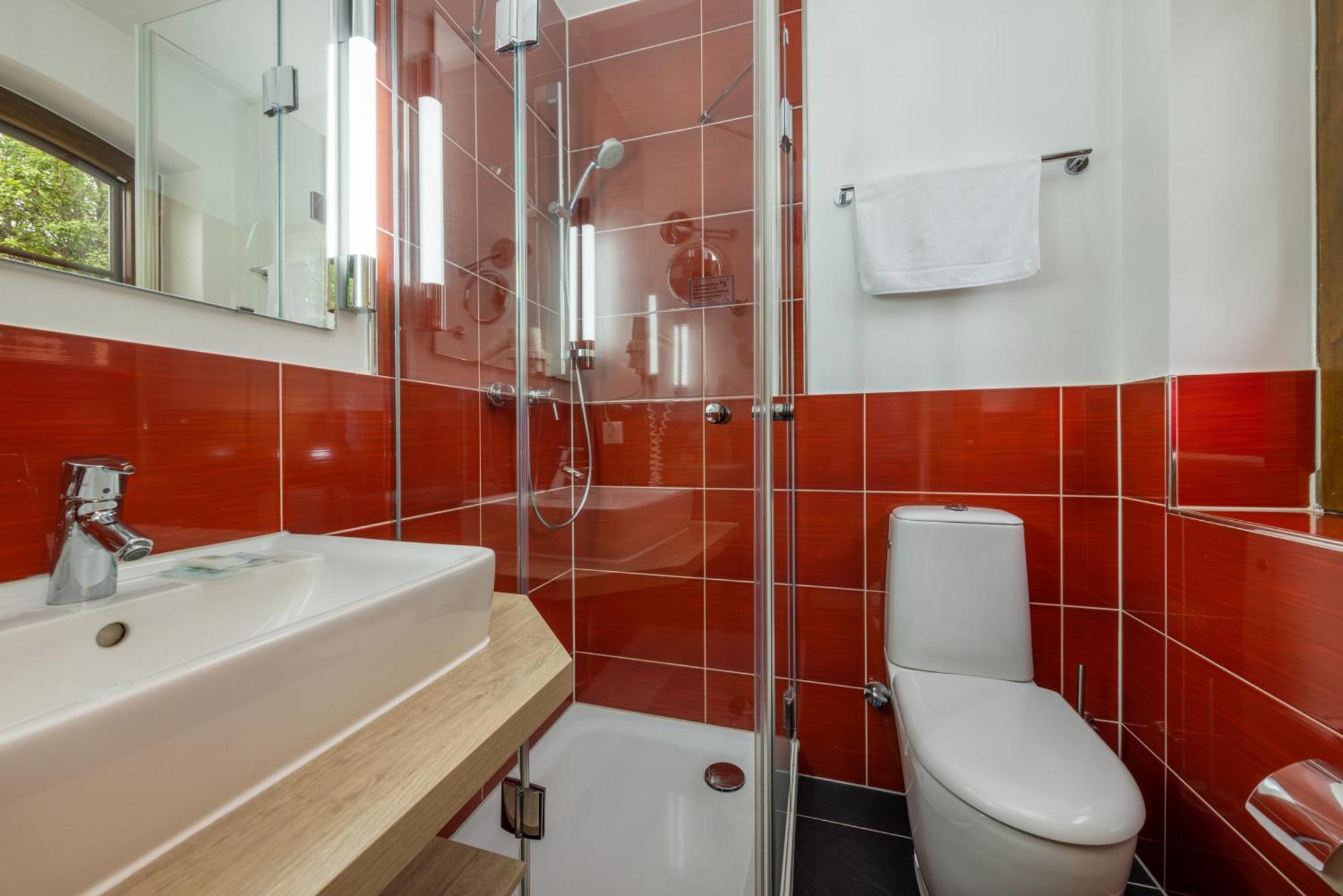 Landhotel Zur Schmiede เกอห์เรน-เลบบิน ภายนอก รูปภาพ