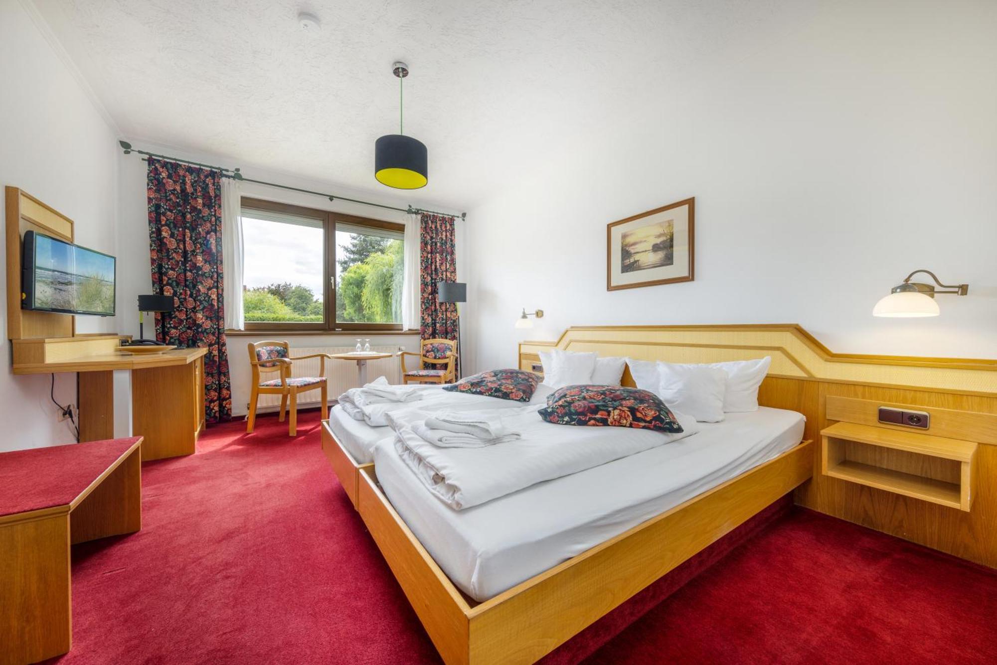 Landhotel Zur Schmiede เกอห์เรน-เลบบิน ภายนอก รูปภาพ