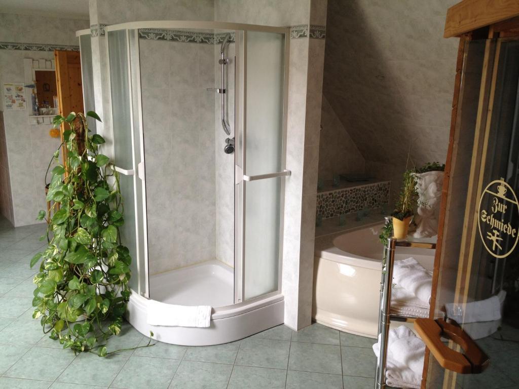 Landhotel Zur Schmiede เกอห์เรน-เลบบิน ภายนอก รูปภาพ