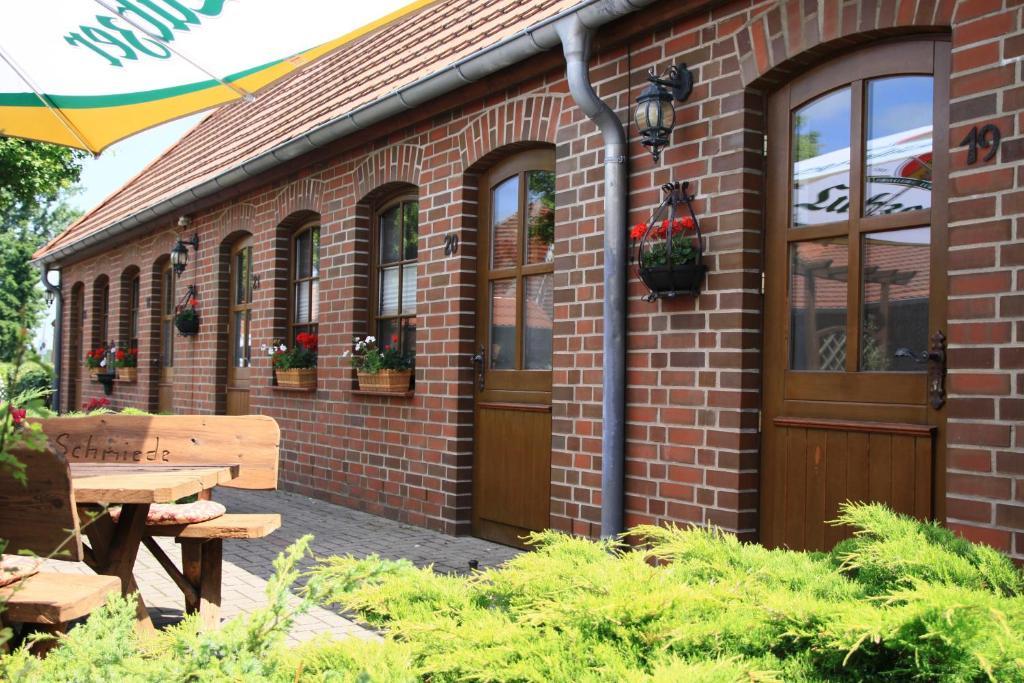 Landhotel Zur Schmiede เกอห์เรน-เลบบิน ภายนอก รูปภาพ