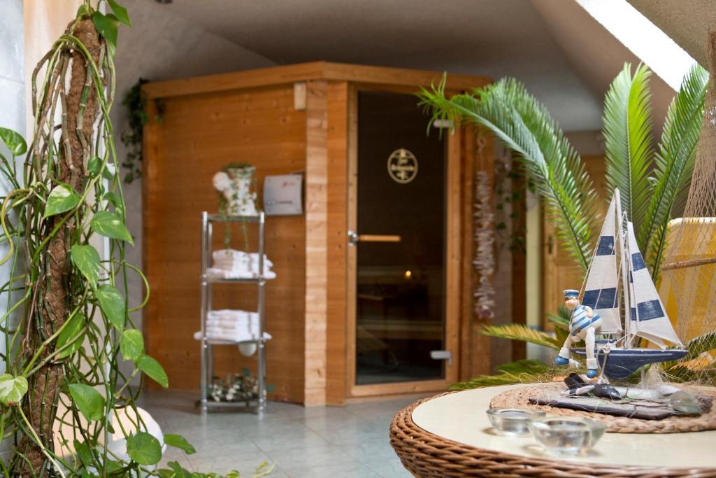 Landhotel Zur Schmiede เกอห์เรน-เลบบิน ภายนอก รูปภาพ