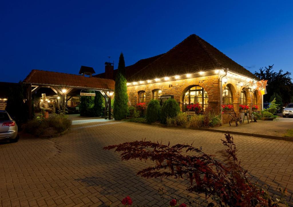 Landhotel Zur Schmiede เกอห์เรน-เลบบิน ภายนอก รูปภาพ