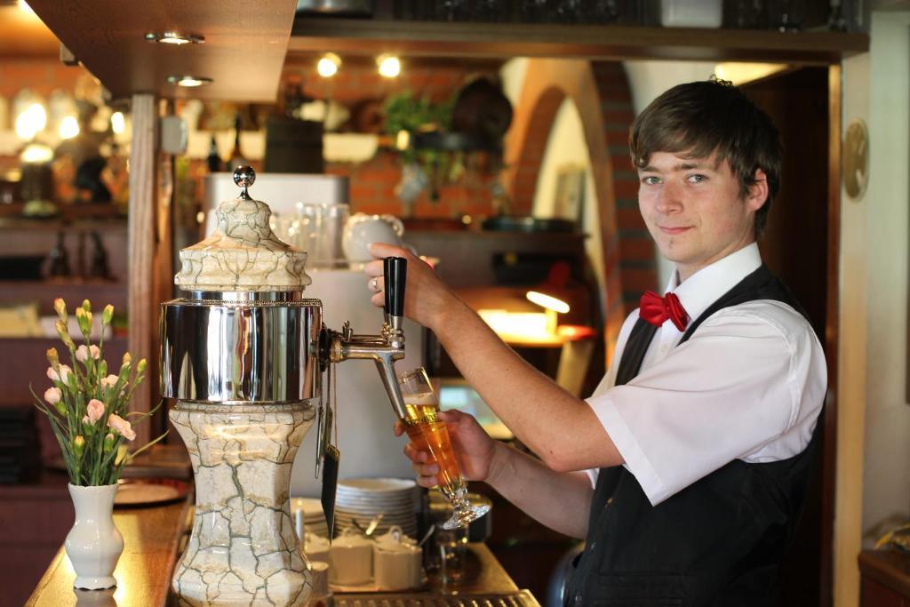 Landhotel Zur Schmiede เกอห์เรน-เลบบิน ภายนอก รูปภาพ