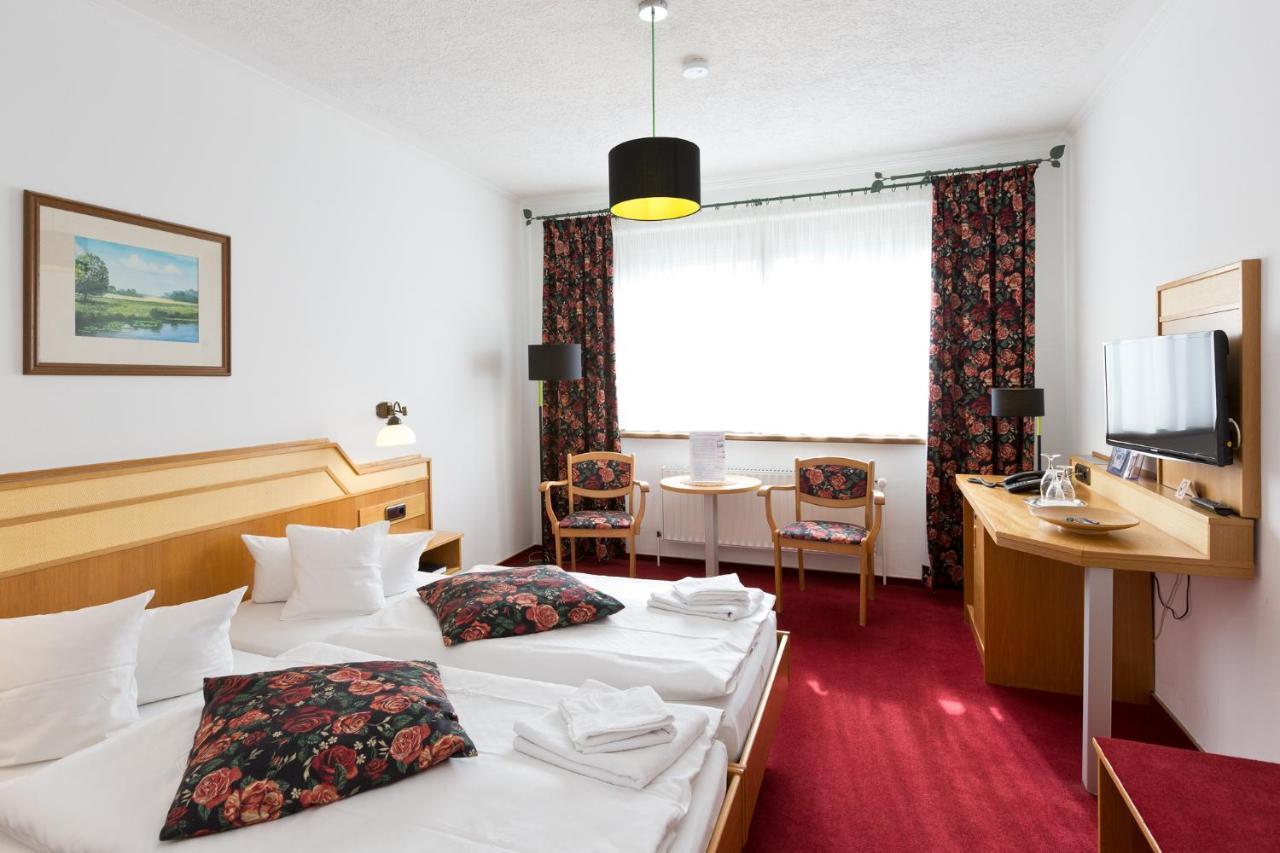 Landhotel Zur Schmiede เกอห์เรน-เลบบิน ภายนอก รูปภาพ