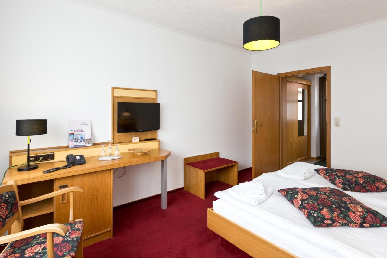 Landhotel Zur Schmiede เกอห์เรน-เลบบิน ภายนอก รูปภาพ