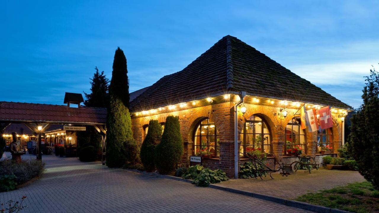 Landhotel Zur Schmiede เกอห์เรน-เลบบิน ภายนอก รูปภาพ