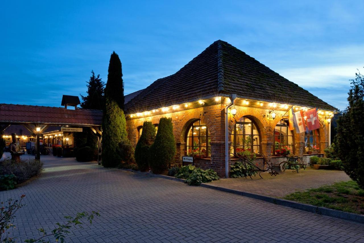 Landhotel Zur Schmiede เกอห์เรน-เลบบิน ภายนอก รูปภาพ