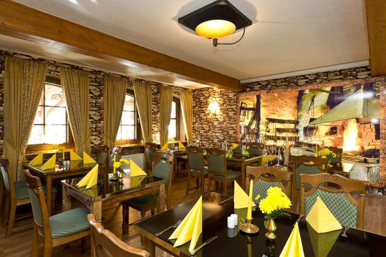Landhotel Zur Schmiede เกอห์เรน-เลบบิน ภายนอก รูปภาพ